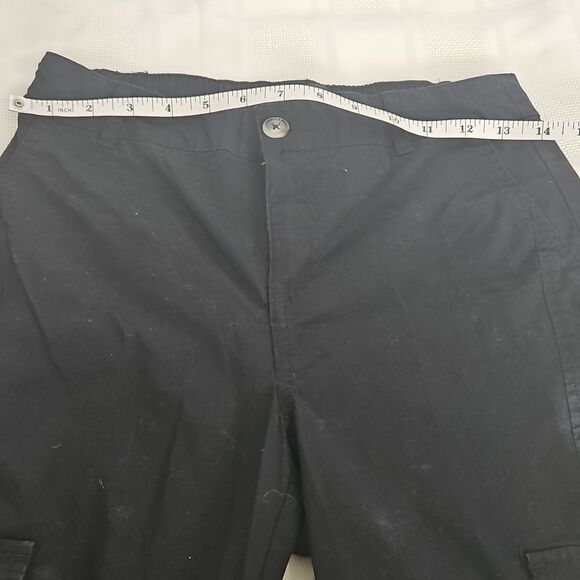 Women's Black Cargo Capri Cotton Pants - Picture 6 of 16